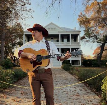 LIVE MUSIC | Abe Mac