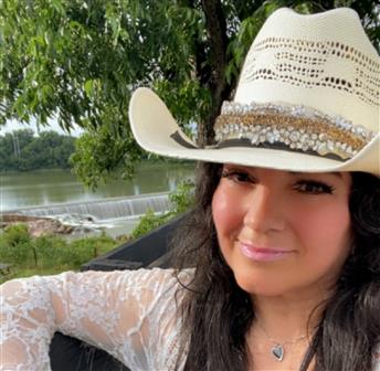 LIVE MUSIC | Janie Balderas