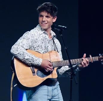 LIVE MUSIC | Logan Papp
