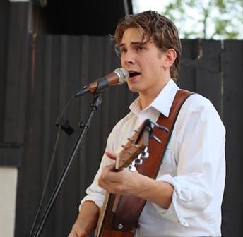 LIVE MUSIC | Noah Kurtis